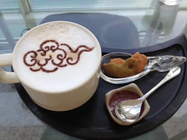 館内のカフェで休憩