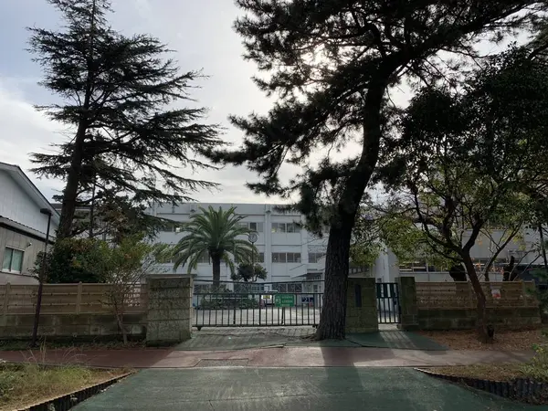 登校門