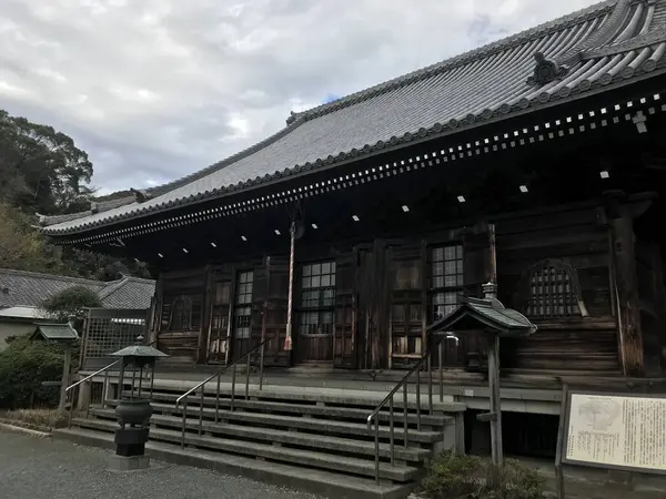 渋いお堂です。