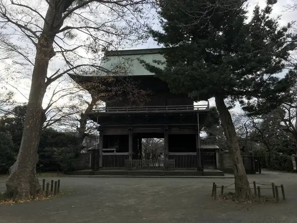 立派な山門です。