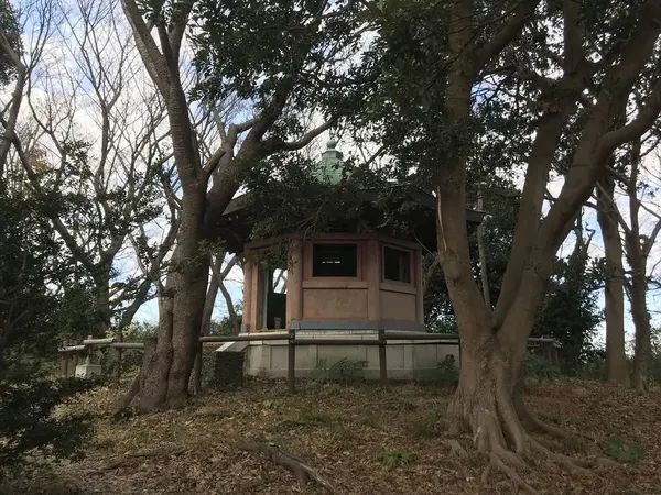 八角堂が有ります。