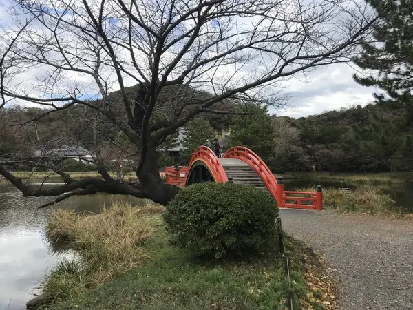 中の島に架かる橋