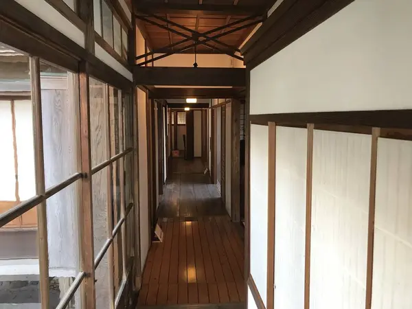 長い廊下もお洒落