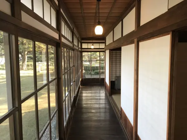 客間前の縁側