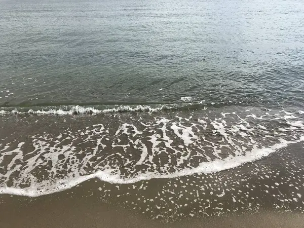 穏やかな波です。
