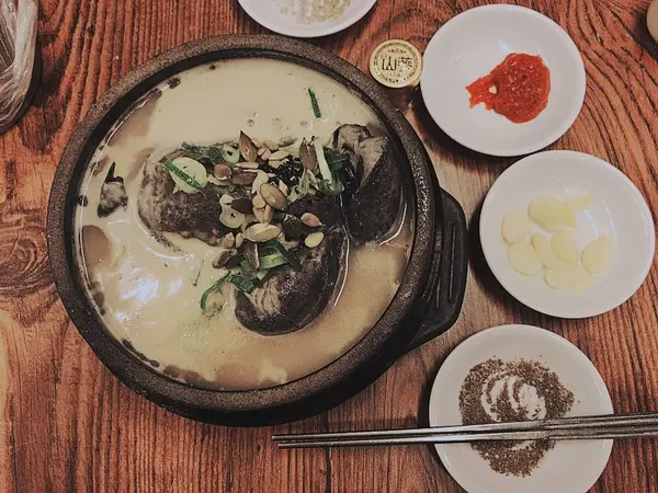 烏骨鶏の参鶏湯