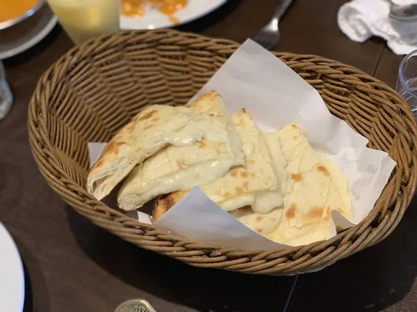 チーズナン