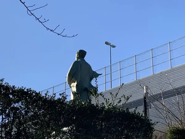 後ろ姿