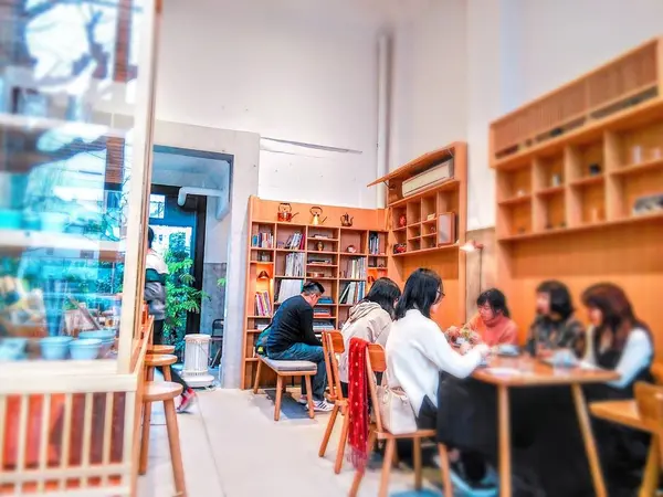 奥の席
