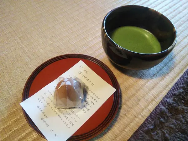 お抹茶とお菓子も
