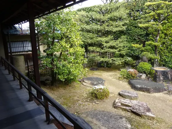 方丈の建物は塔頭寺院中、最大