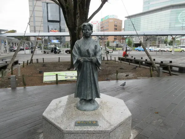 徳川家康（幼名、竹千代）の像