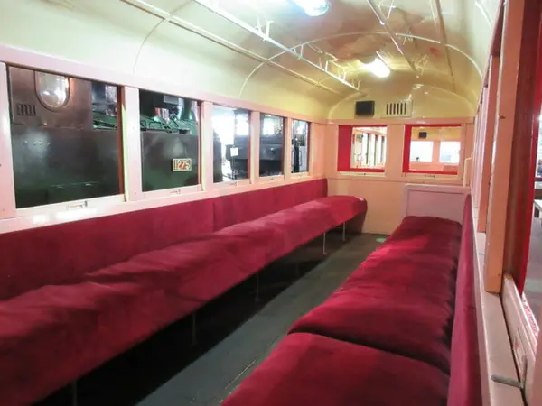 車両内部も見学