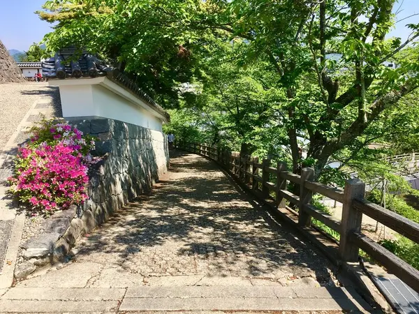 城までの坂道