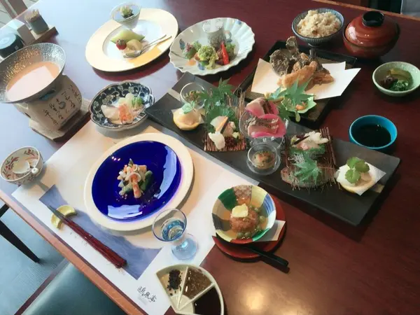 旬の食材が並びます