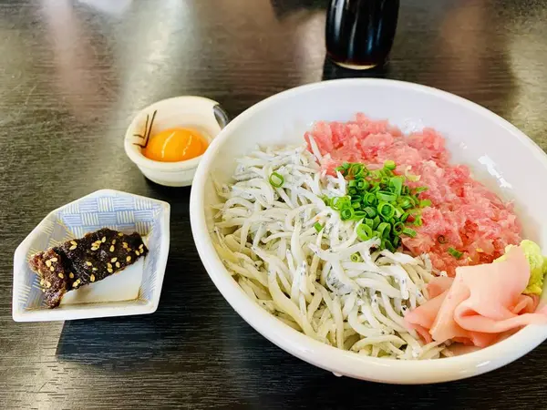 茹でしらす＆マグロのたたき