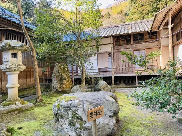 坐禅岩