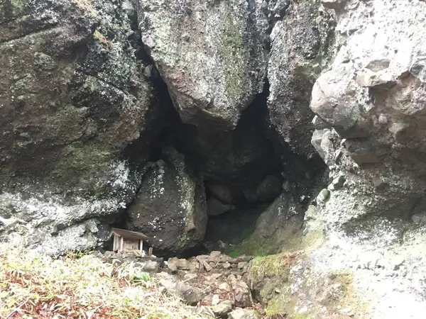 小さな祠