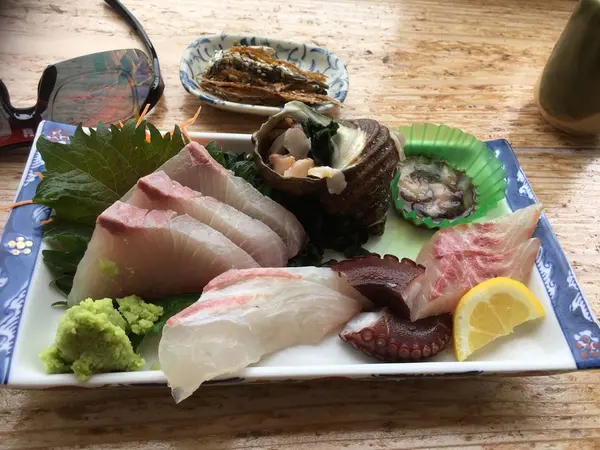 刺身盛り合わせ