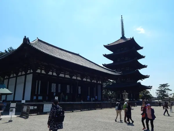 絵になる「東金堂」と「五重塔」