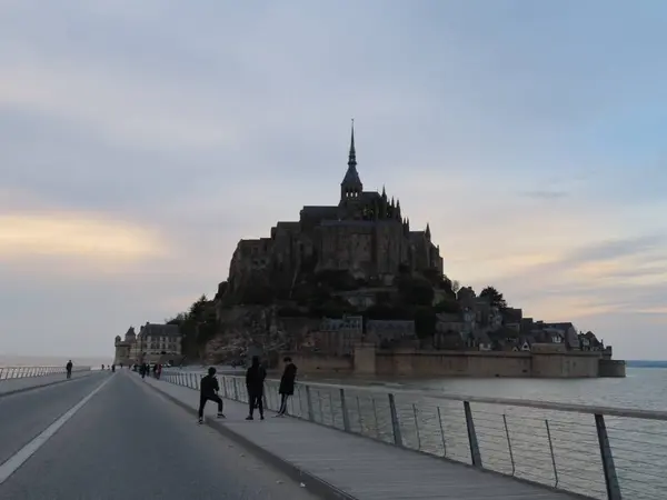 満潮と干潮で違う姿を見ることができます。こちらは満潮に近い状態