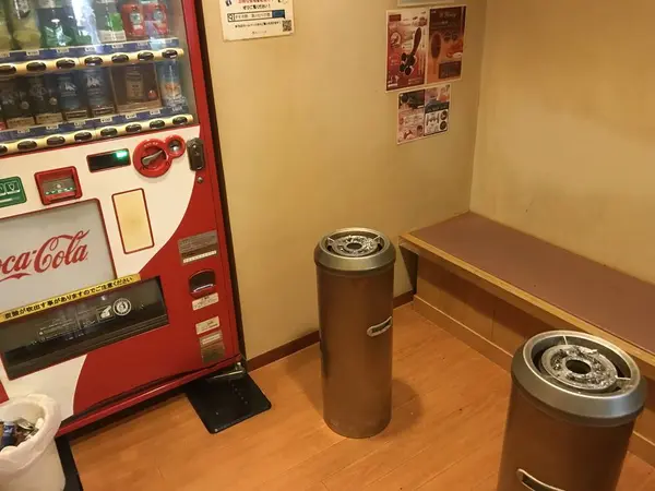 ポスターペタペタ
