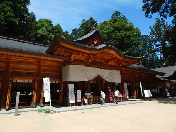 真新しい拝殿