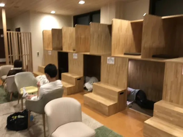 カプセルキャビンまで