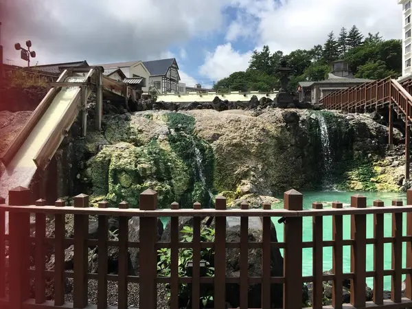 昼間の湯畑