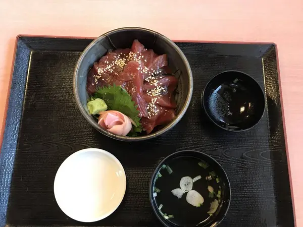 漬け丼から行きます♪