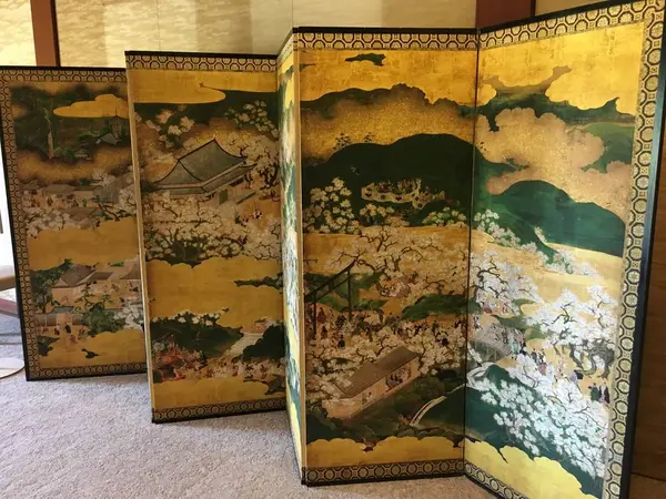 黄金の茶屋？