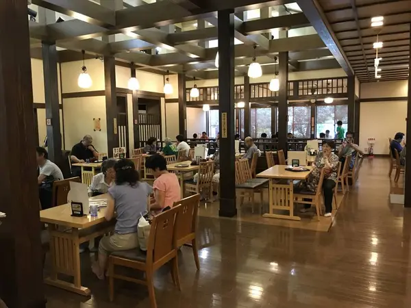 天井高くて、明るいです^_^