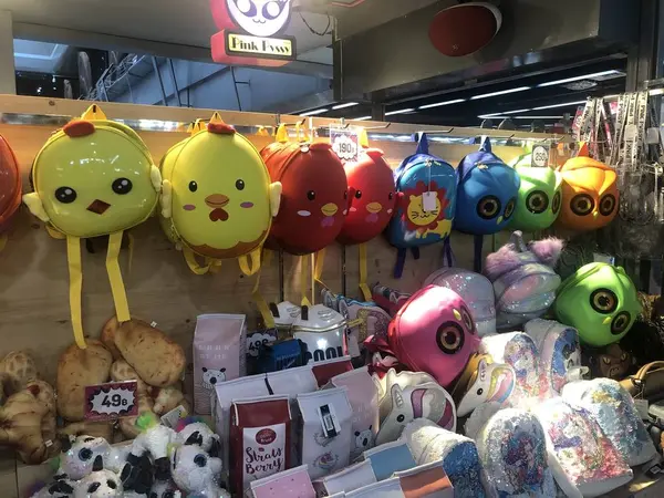 とにかく色々ごちゃごちゃ売ってる