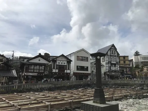 温泉街に立ち並ぶお店