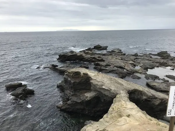 馬の背洞門上部