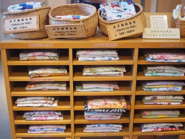 種類豊富な色浴衣の無料レンタル