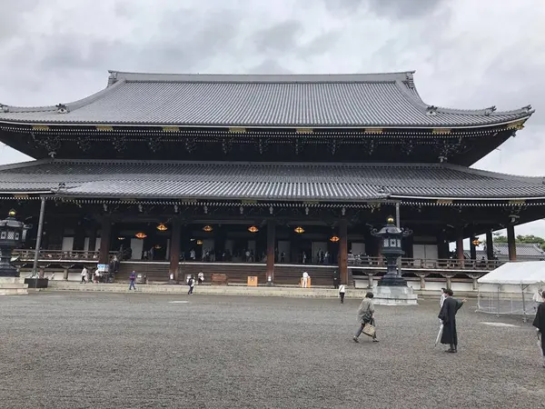 この日は、講堂にたくさんの人が。