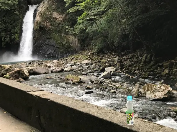 「滝見茶屋」とわさびラムネ