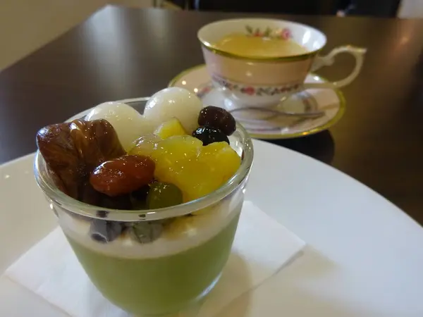 カフェでケーキセット