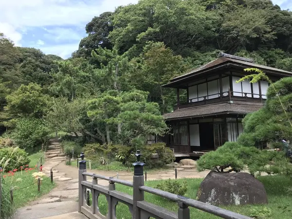 和風建築と自然