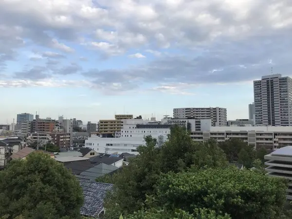 高台の境内は眺望抜群