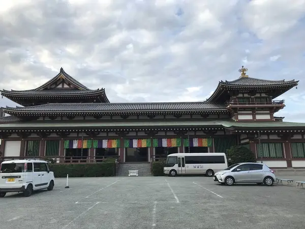 本仏殿全景