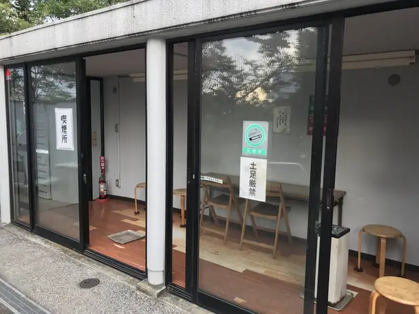 喫煙所あります。