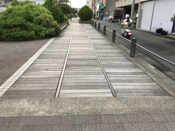 線路も一部残ってます。