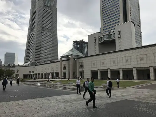 横浜美術館