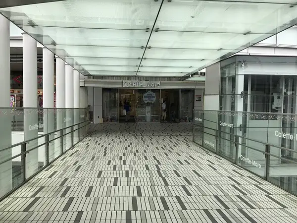 動く歩道側入り口