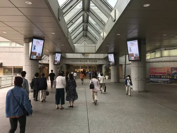 デジタルサイネージパネルが
