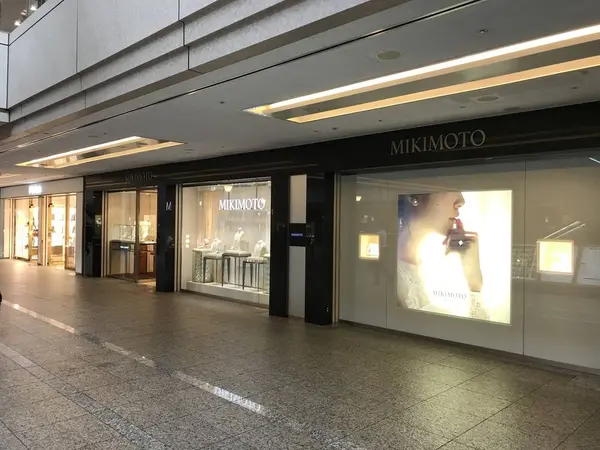 名だたるお店が並ぶ