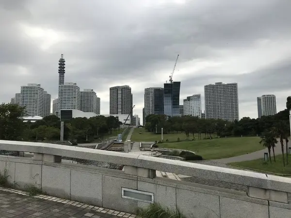 潮入りの池の橋