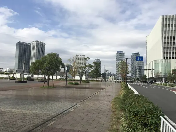 横浜ポートサイドを望む